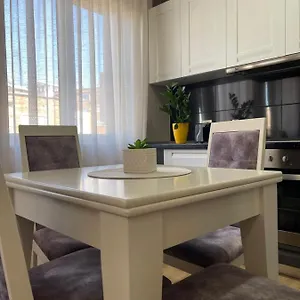 Appartamento New Bazaar-apartment 1, Tirana