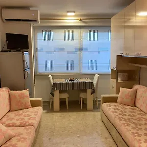 piazza-center-studio.hotels-in-tirana.com/