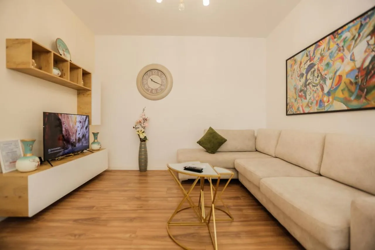 Miku Apartment-Sophisticated 2Bd Apartment At Taiwan Tirana